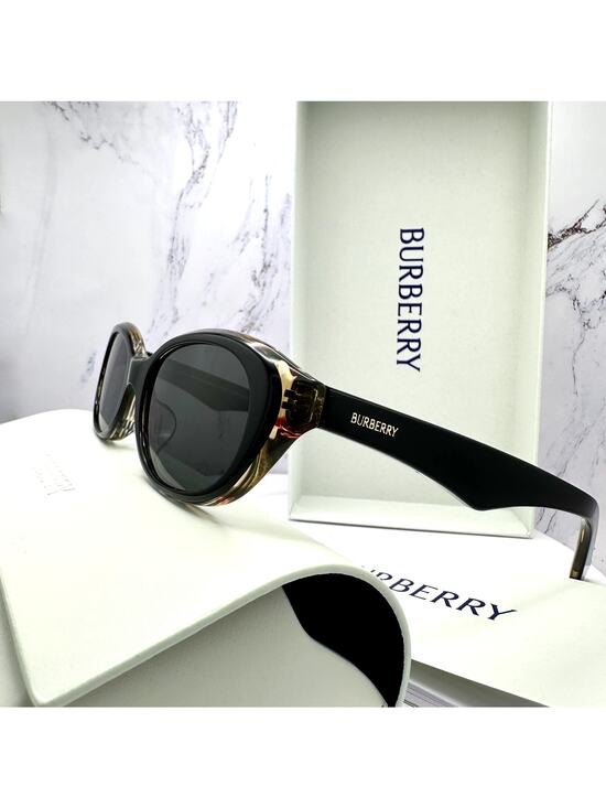 New Burberry Sunglasses Black Vintage Check Oval Gold Logo Womens New BURBERRY